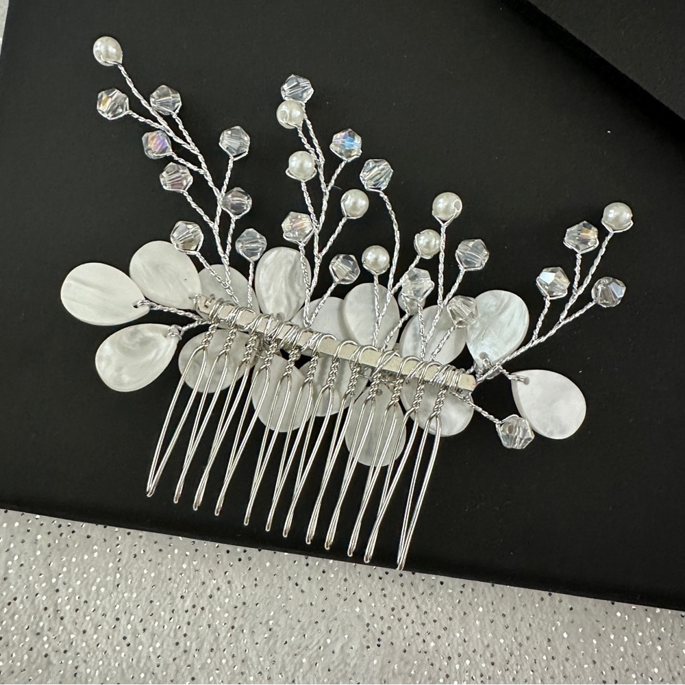 Flowered Formal Hair Comb Piece - Picture 4 of 5
